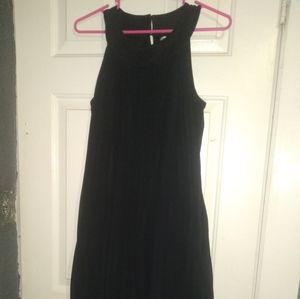 Black sleeveless dress